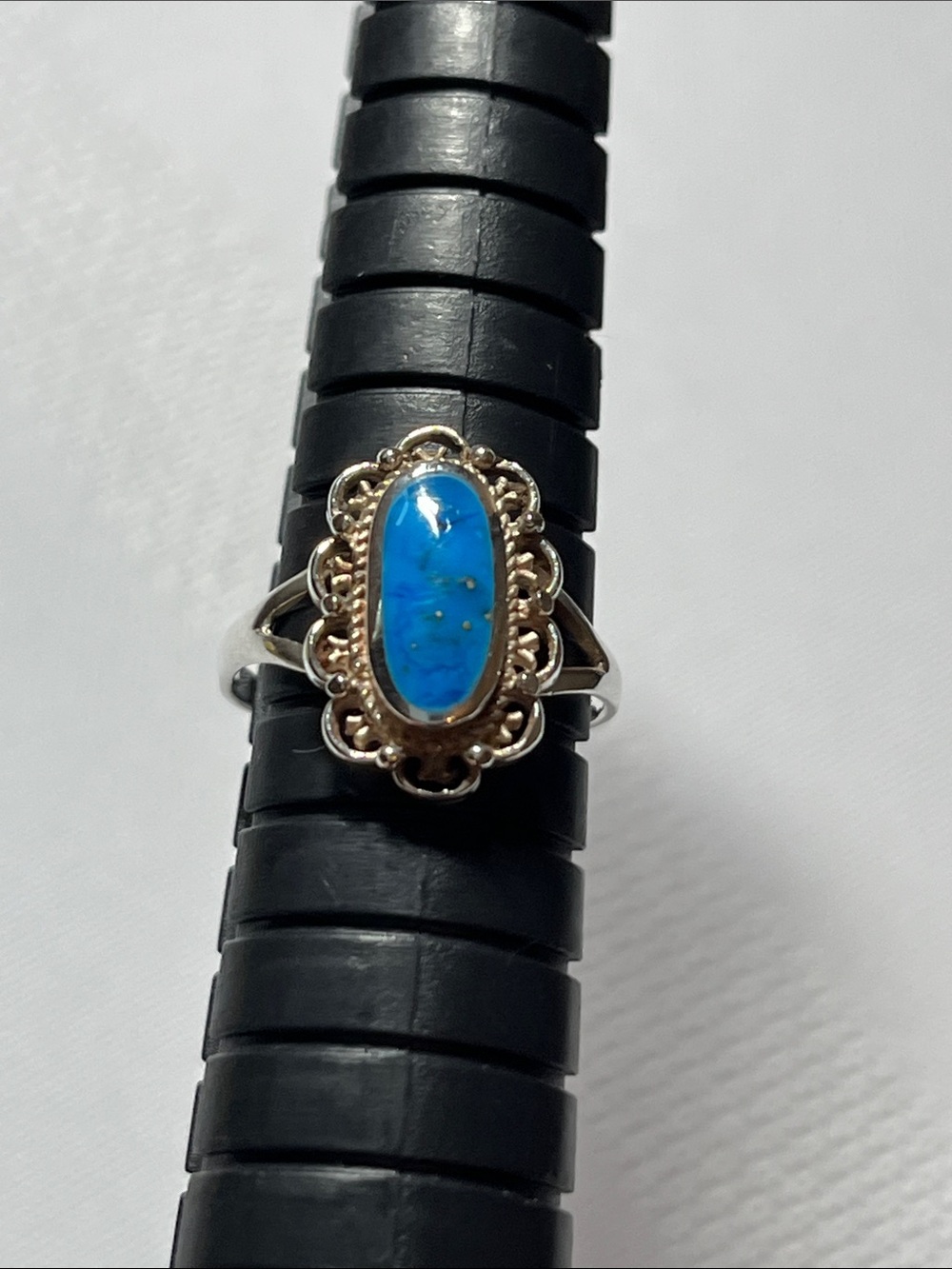 Sterling Silver Blue Stone Oval Ring
Size 5
Scrollwork
Feminine